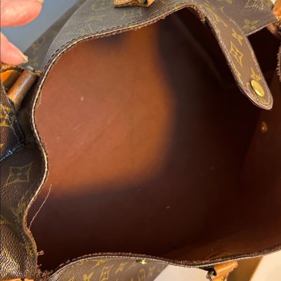 Louis Vuitton Monogram Speedy 45 Travel Bag 
Date Code SD
16” x 11” x 8” - Picture 13 of 15